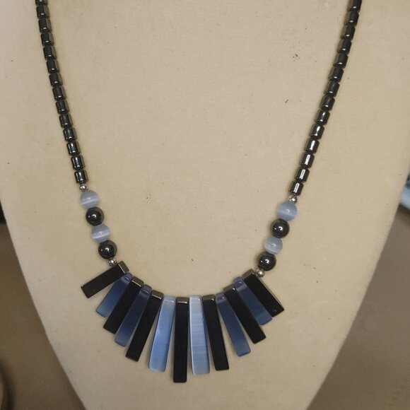 Vintage Hematite Black Blue Beaded Necklace Geometric Design Barrel Clasp - Picture 2 of 6